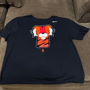 Nike Black Tee with Vibrant Tiger Design